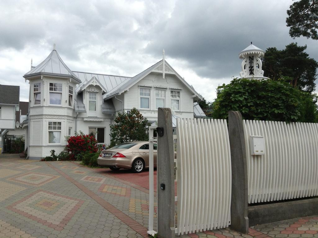 Naiza Guesthouse And Apartments Jurmala Exterior photo