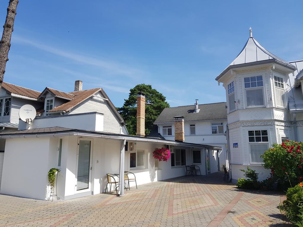 Naiza Guesthouse And Apartments Jurmala Exterior photo